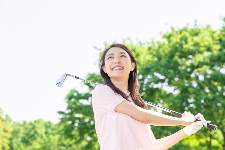 asian woman who golfs